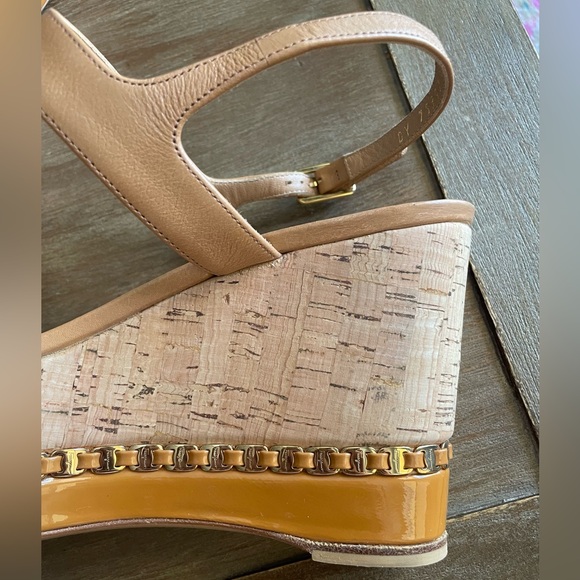 🔥🆕 Ferragamo Mollie Chain Cork Wedges Size 10🔥 - Picture 5 of 10